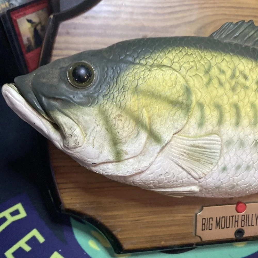 Vintage 1999 Big Mouth Billy Bass - - WITH Battery Door! Battery Needs Cleaning